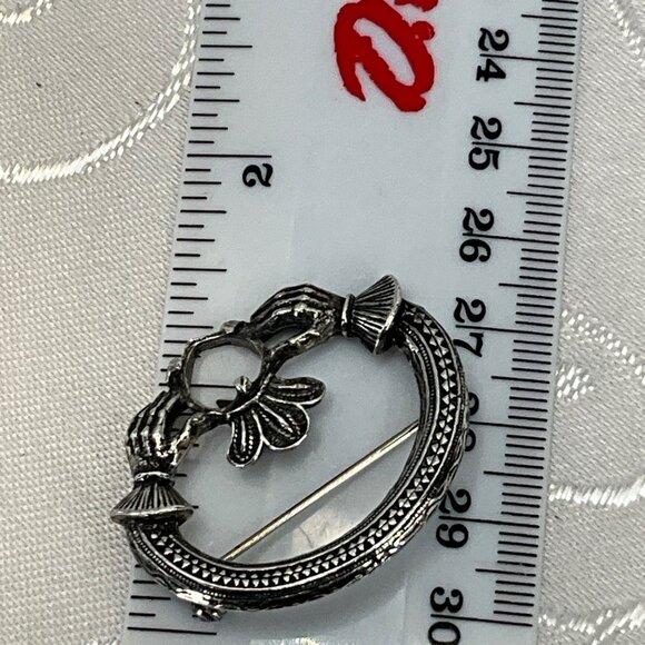 Celtic Claddagh Pin Brooch Vintage Style Silver Tone Heart & Crown Desi - Picture 5 of 5